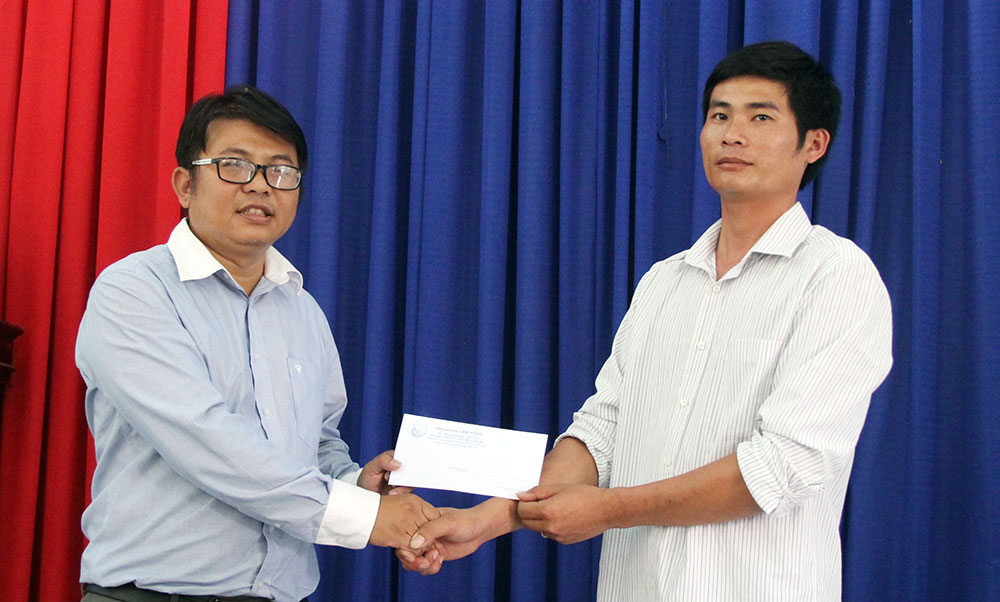 Tỉnh Đoàn Lâm Đồng trao thương cho tài xê “Vô lăng vàng”