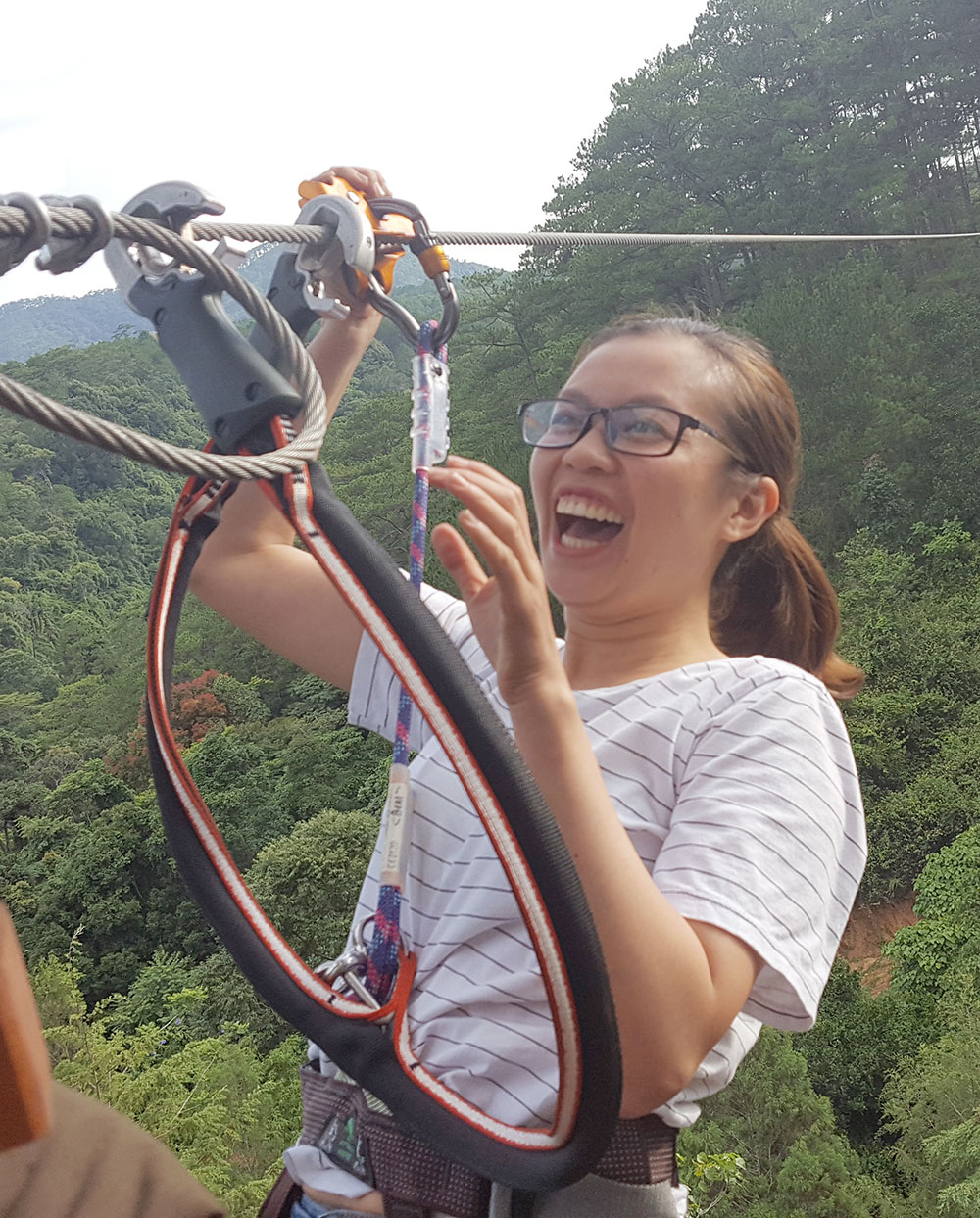 Vượt qua nỗi lo sợ, bối rối, ngại ngần… khi bắt đầu hành trình của tour thể thao mạo hiểm, người chơi vỡ òa trong cảm xúc thú vị không tả xiết…