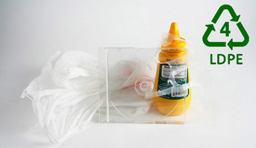 LDPE khá phổ biến trong các hộp mì, túi đựng hàng, vỏ bánh kẹo...Chất này không thể làm nóng trong lò vi sóng vì sẽ giải phóng chất độc hại.