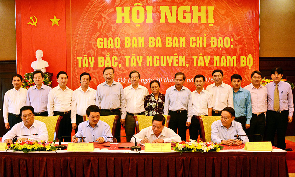 Lễ ký kết Thỏa thuận phối hợp thông tin tuyên truyền giữa TTXVN với Ban Chỉ đạo Tây Bắc,Tây Nguyên và Tây Nam Bộ