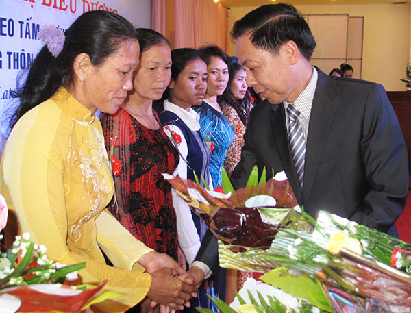 Chung tay xây dựng nông thôn mới và văn minh đô thị