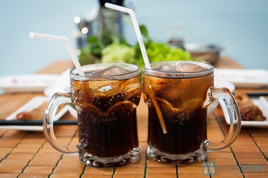 Uống rượu kết hợp với đồ có ga nguy hại cho gan và dạ dày