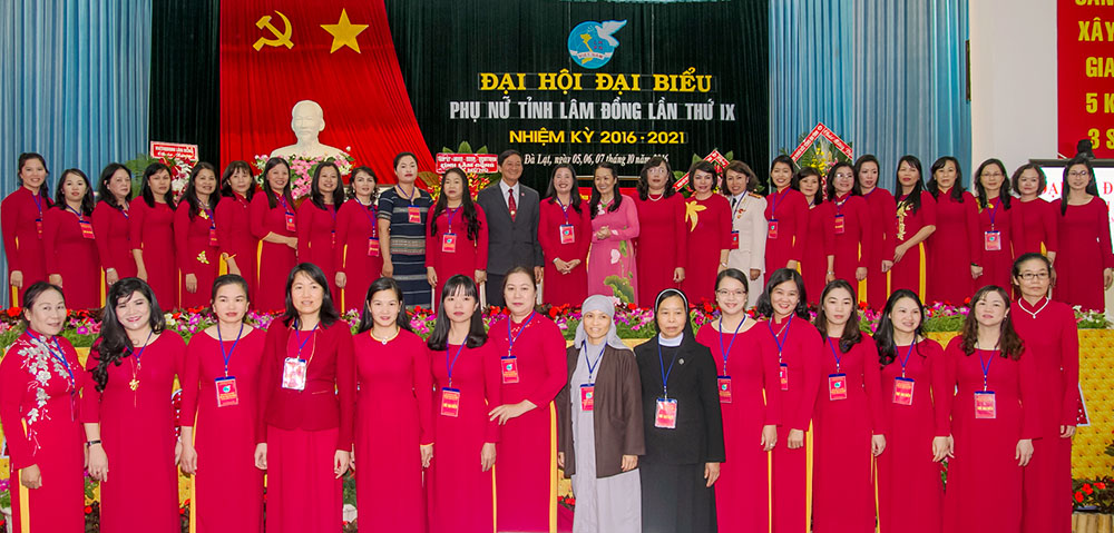 Ra mắt Ban Chấp hành Hội LHPN tỉnh khóa IX (nhiệm kỳ 2016 - 2021)