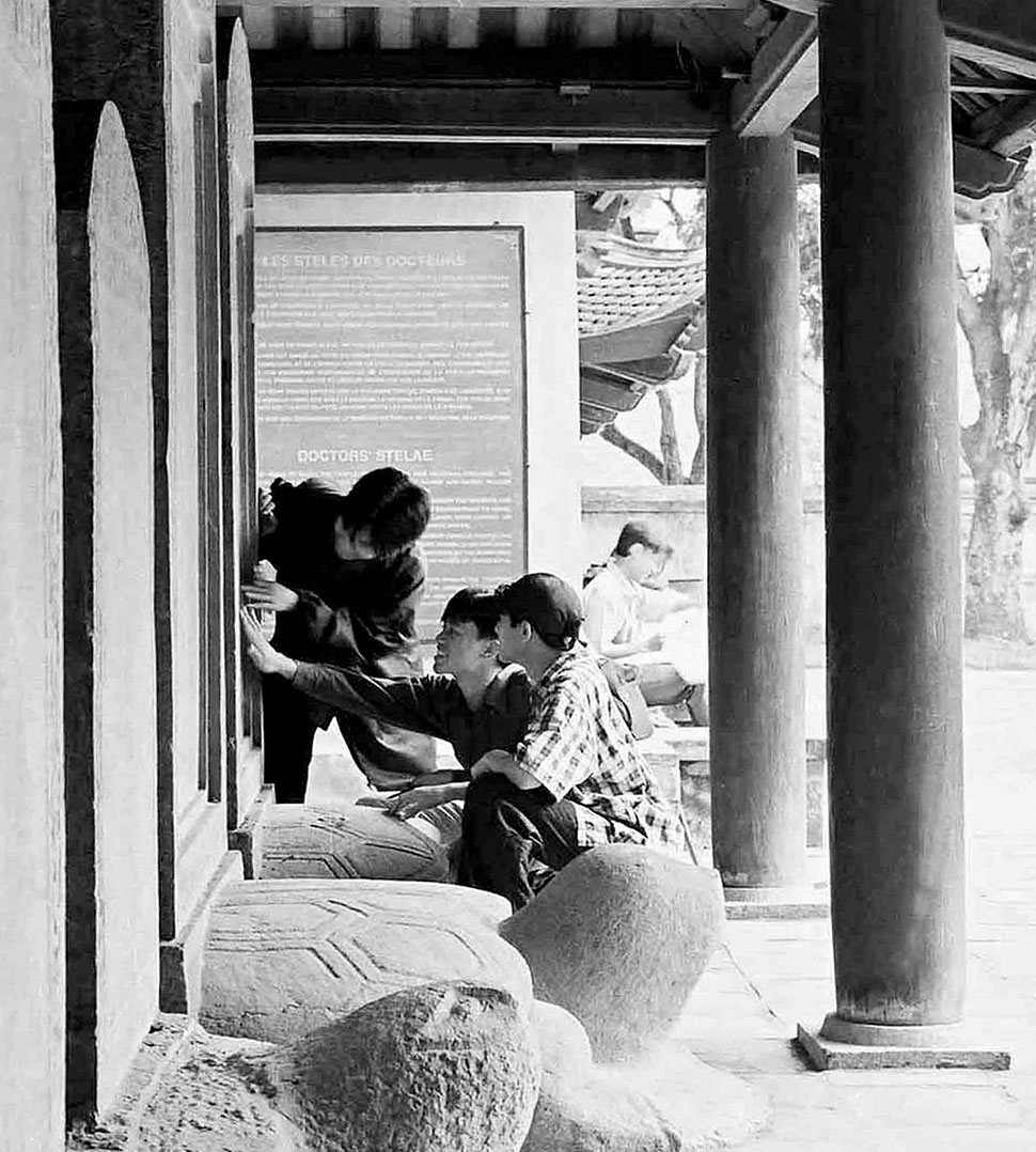Bia tiến sĩ