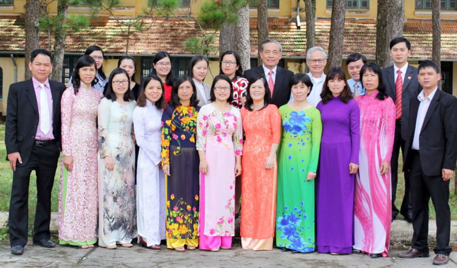 Đẩy mạnh nghiên cứu khoa học và đổi mới cách giảng dạy
