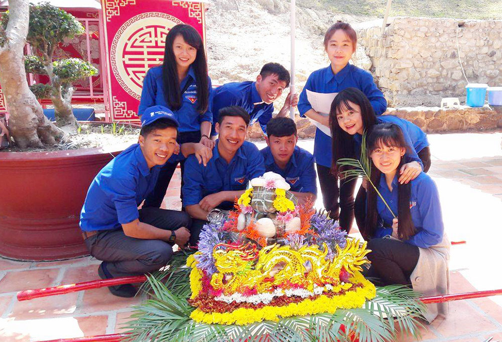 Áo xanh dưới mái trường