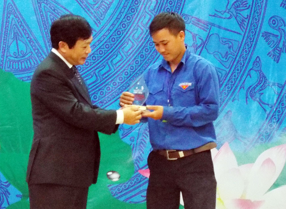 Tuyên dương 60 thanh niên tiêu biểu &quot;Tôi yêu Tổ quốc tôi&quot;