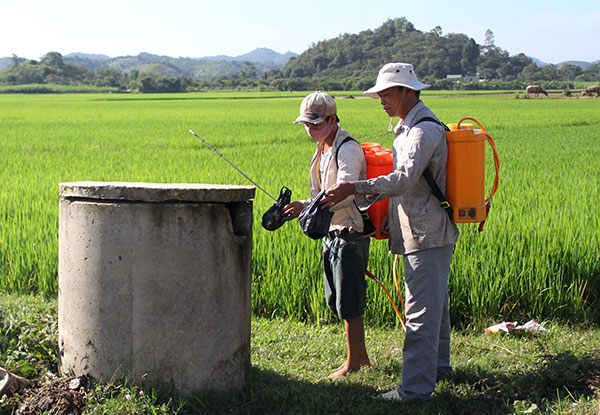 Đạ Tẻh: Nhân rộng mô hình thu gom rác trên đồng ruộng