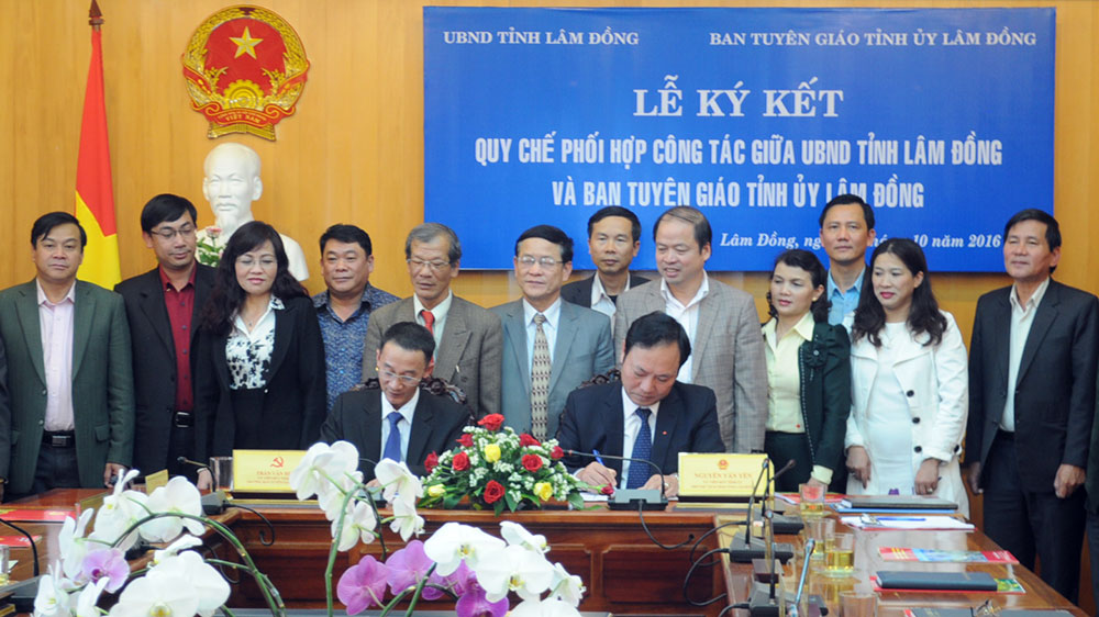 Toàn cảnh lễ ký kết