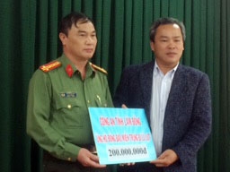 Trên 2 tỷ đồng ủng hộ đồng bào miền Trung