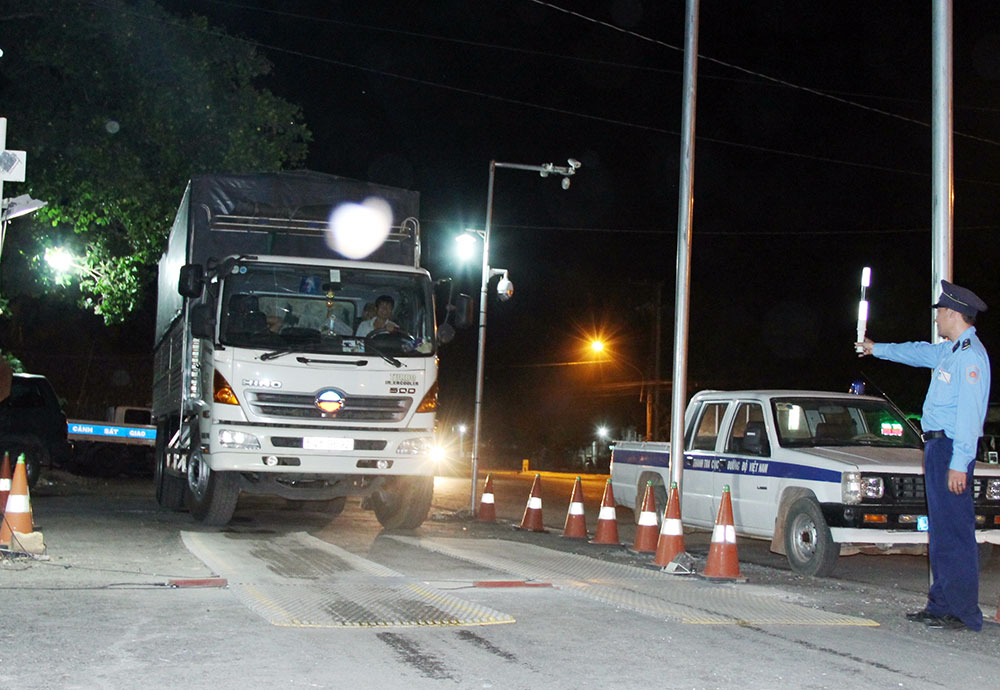 Xử phạt trên 470 trường hợp xe quá tải, quá khổ