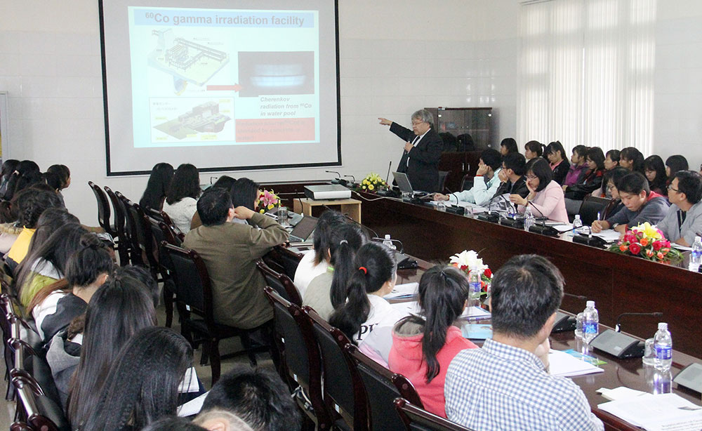 Ứng dụng bức xạ trong môi trường và nông nghiệp
