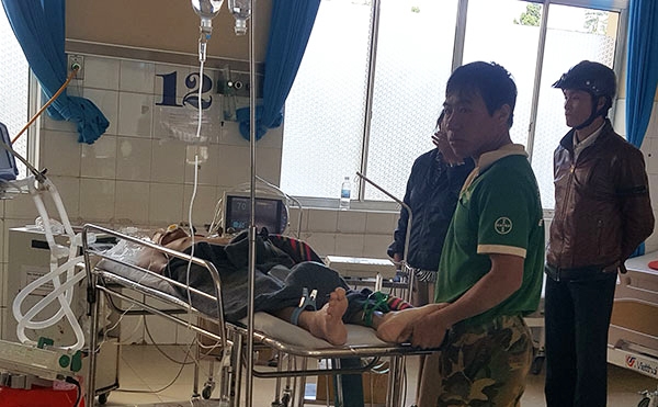 Cùng thời điểm xảy ra 2 vụ tai nạn giao thông, một cụ ông nguy kịch