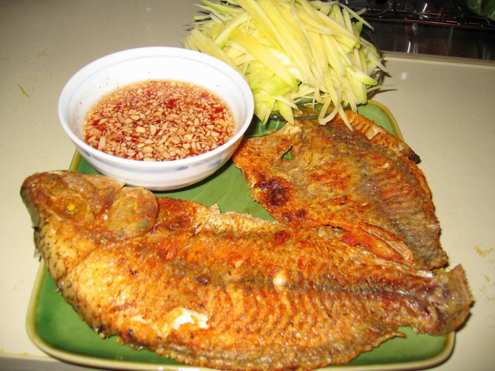 Không nên ăn cá khi đói.