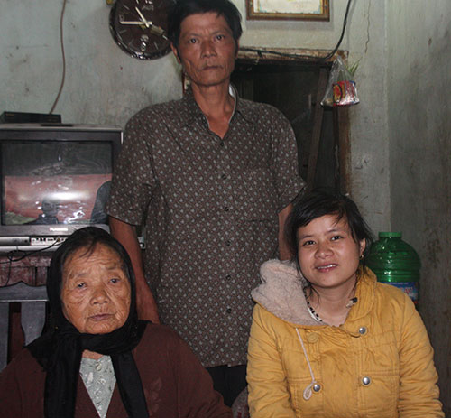 Cám cảnh cụ bà nuôi cháu bị bệnh tâm thần