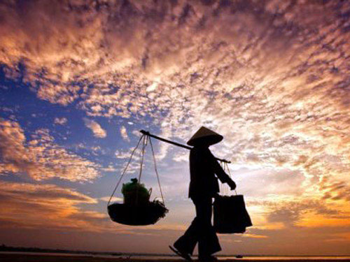 Thơ viết về mẹ: Tri ân và chia sẻ…
