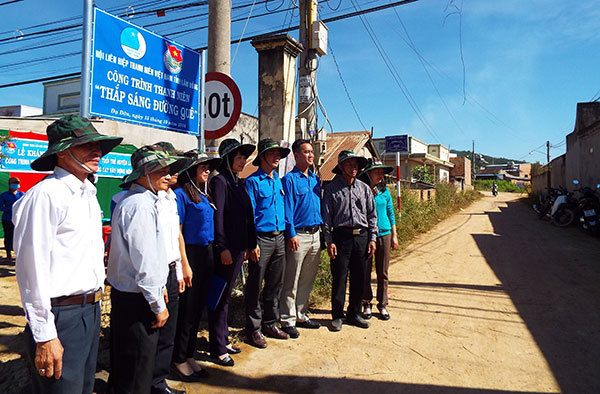 Khánh thành công trình thanh niên "Thắp sáng đường quê"