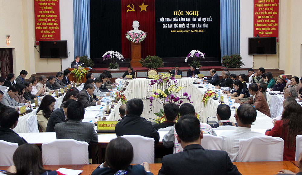 Lãnh đạo tỉnh đối thoại với đại biểu các dân tộc thiểu số
