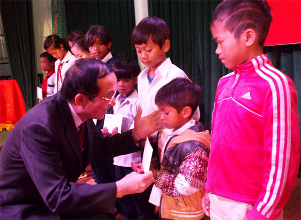 Trao học bổng Marubeni (Nhật Bản) cho 111 học sinh và giáo viên vùng sâu vùng xa