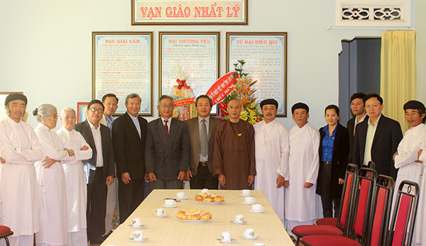 Đoàn Mặt trận Tổ quốc thăm và chúc mừng đại lễ khai đạo Cao Đài