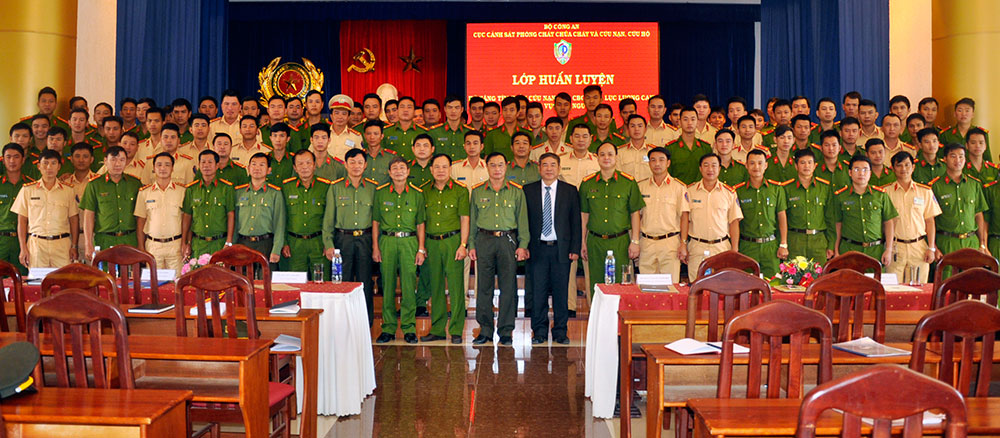 Huấn luyện kỹ năng tìm kiếm cứu nạn cho hơn 100 cán bộ, chiến sỹ lực lượng Công an nhân dân