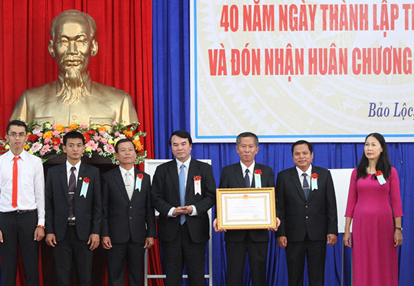 Trường Cao đẳng Công nghệ và Kinh tế Bảo Lộc kỷ niệm 40 năm thành lập: Nhiều tập thể và cá nhân nhận Huân chương lao động