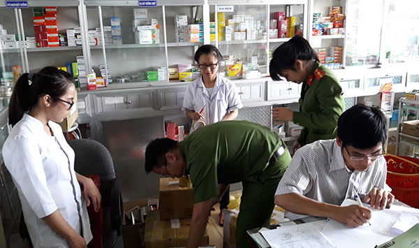 Thu giữ 11 thùng thuốc tân dược không rõ nguồn gốc