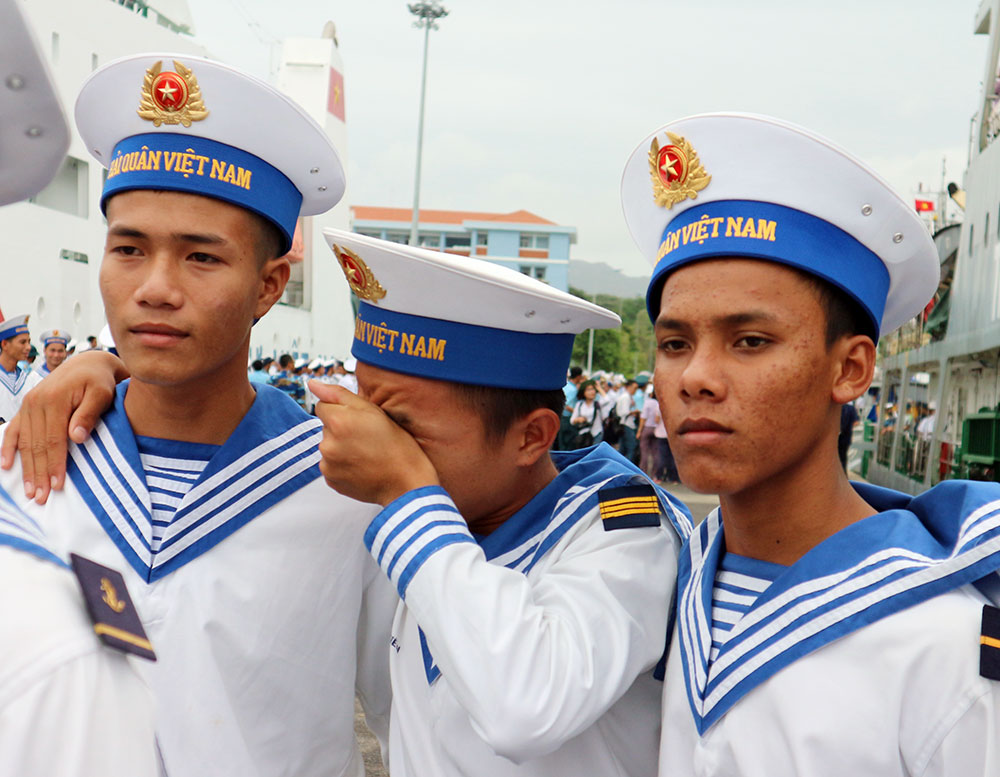 Nước mắt chia tay. Ảnh: D.Thương