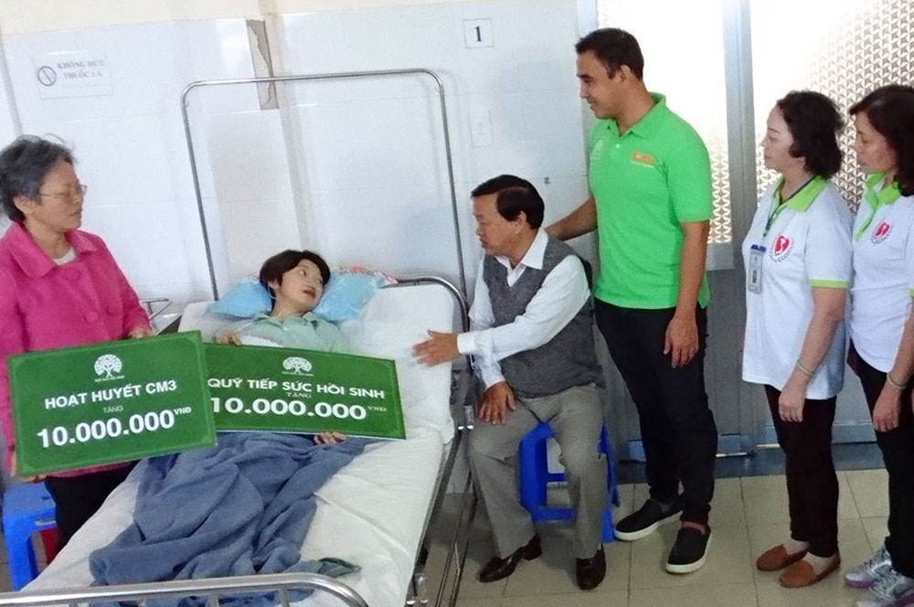 Trao tặng 70 triệu đồng cho bệnh nhân nghèo