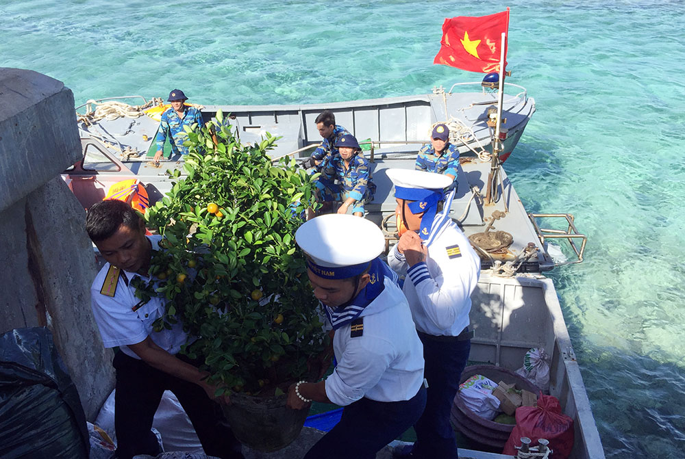 Xuân về trên đảo chìm Đá Lát