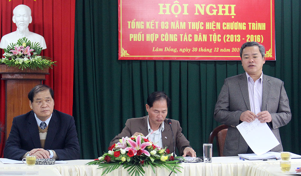 Tiếp tục phát huy tốt vai trò già làng, người tiêu biểu vùng DTTS