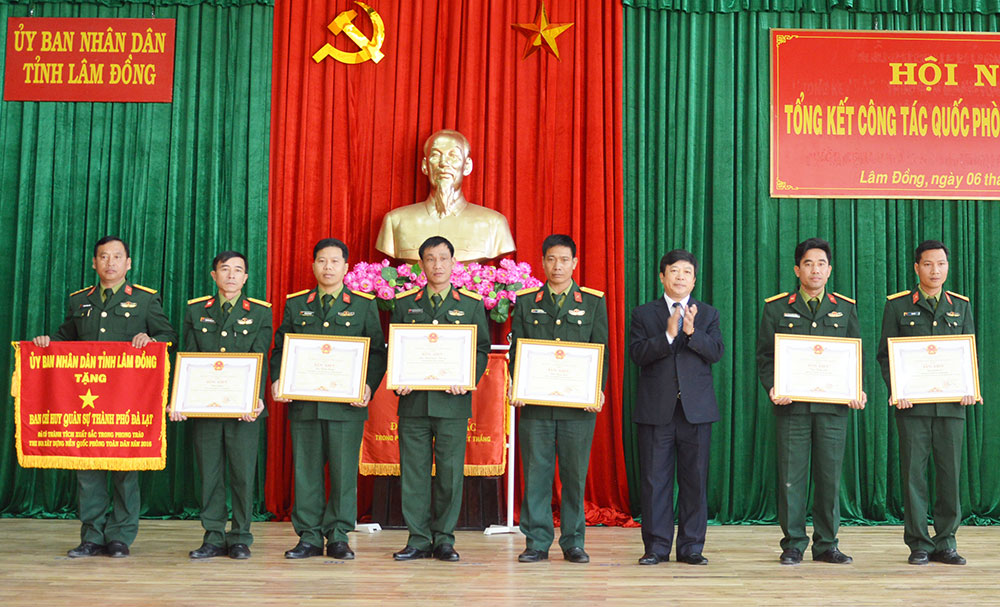 Tổng kết công tác quốc phòng địa phương năm 2016
