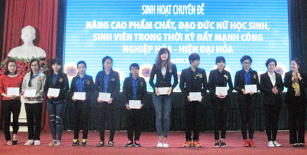 "Nâng cao phẩm chất, đạo đức nữ học sinh, sinh viên trong thời kỳ đẩy mạnh CNH - HĐH đất nước"