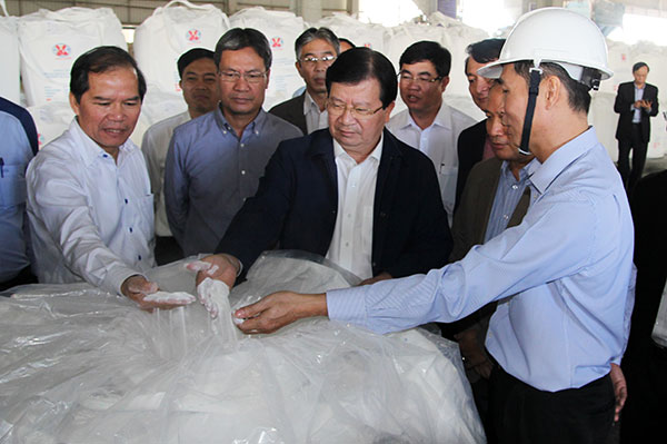 Phó Thủ tướng Trịnh Đình Dũng làm việc tại Tổ hợp Bô xít - Nhôm Lâm Đồng và huyện Bảo Lâm