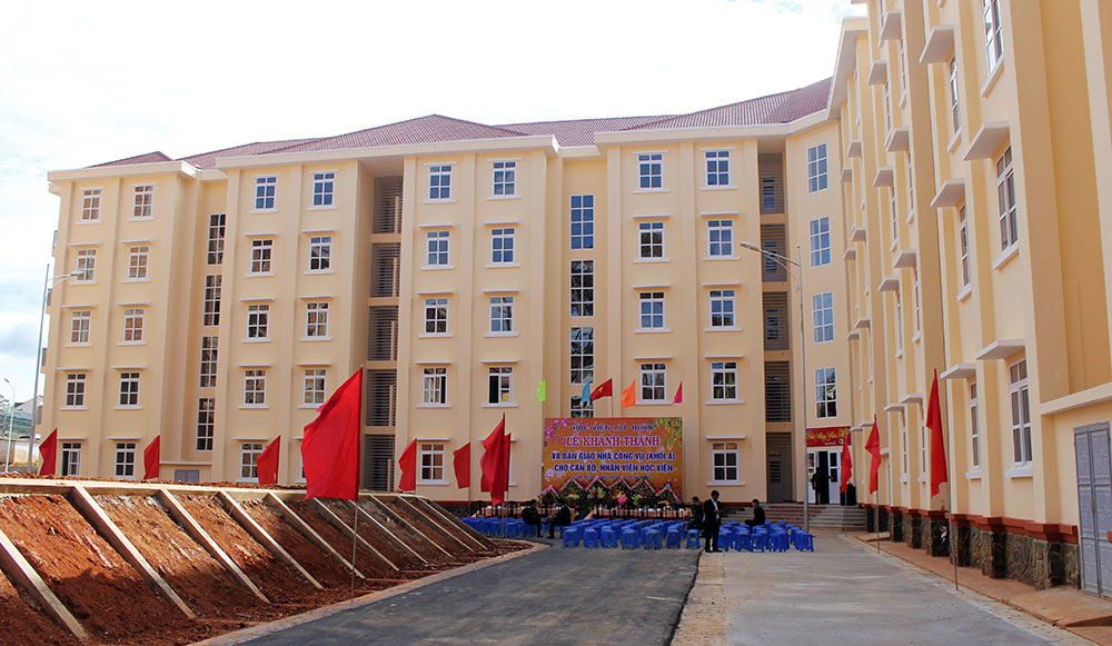 Học viện Lục quân trao nhà công vụ cho gia đình quân nhân