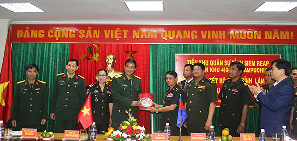 Tiểu khu quân sự tỉnh Xiêm Riệp thăm, chúc Tết tỉnh Lâm Đồng