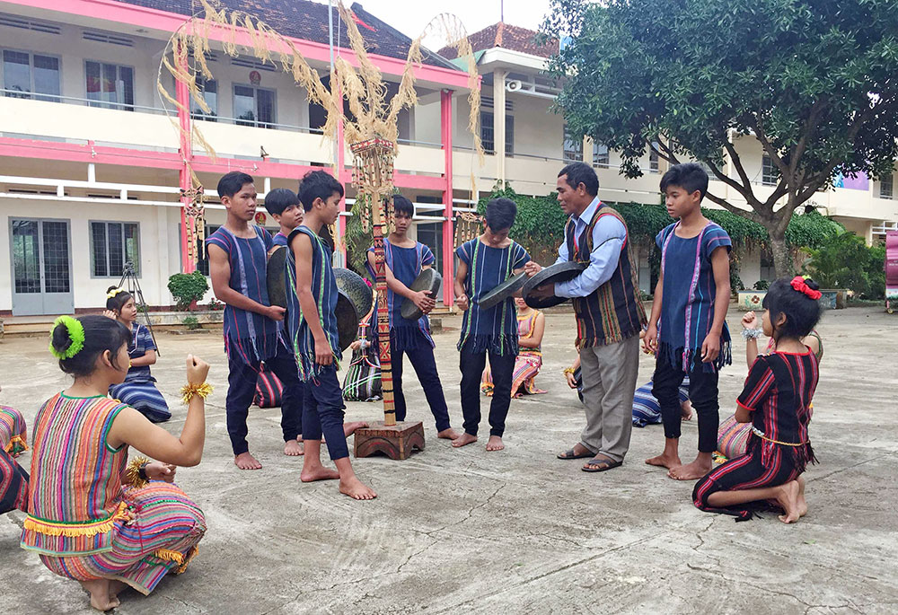 Giữ nhịp cồng chiêng giữa đại ngàn Di Linh