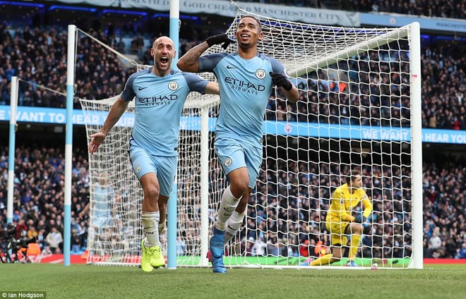 Man City trở lại tốp 3, Manchester United vùi dập nhà vô địch