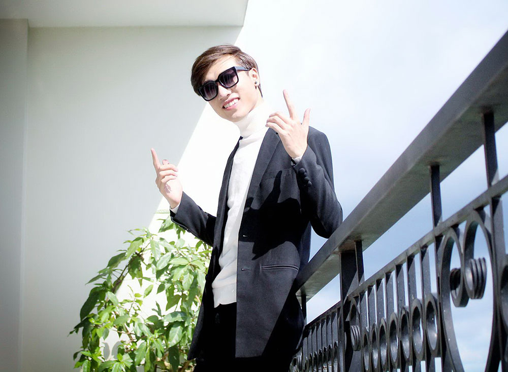 Chàng ca sỹ "trốn nhà đi hát"