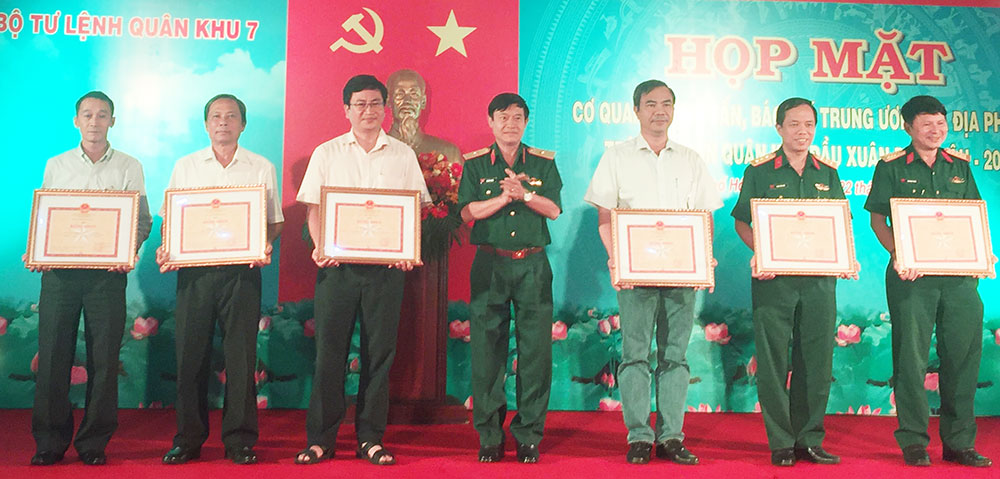 Bộ Tư lệnh Quân khu 7 họp mặt các cơ quan thông tấn, báo chí