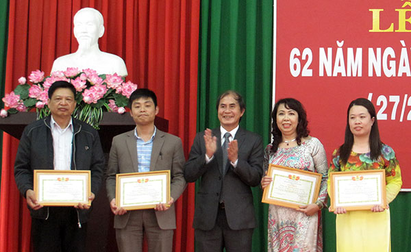Bệnh viện đa khoa tỉnh kỷ niệm Ngày Thầy thuốc Việt Nam (27/2)