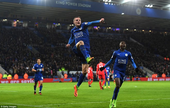 Leicester City vùi dập Liverpool sau khi sa thải HLV Ranieri
