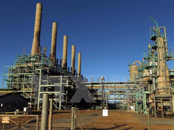 Không quân của phe Khalifa oanh kích dữ dội để chiếm cảng dầu ở Libya