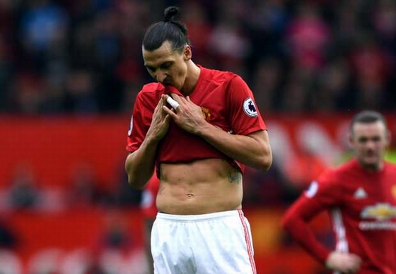 Ibrahimovic chính thức nhận án phạt nặng từ FA