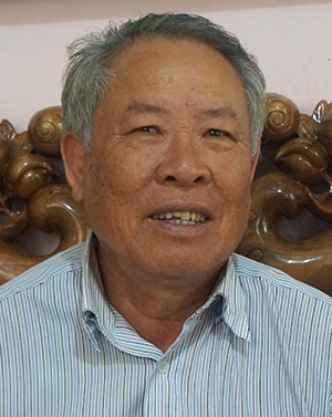 Cụ ông chăm làm thiện nguyện
