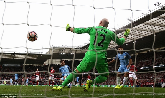 Man City giành vé đầu tiên vào bán kết cúp FA