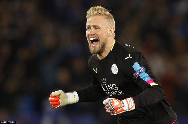Thủ thành Leicester City lập nên kỷ lục tại Champions League