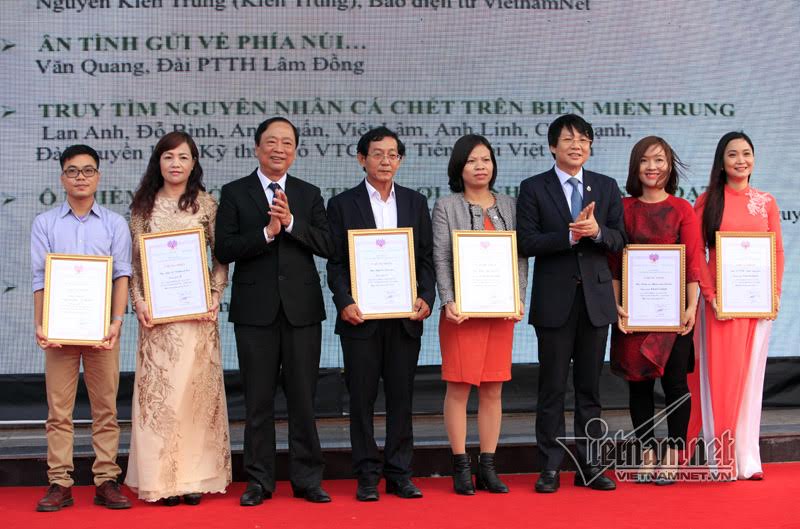 Trao 7 giải B cho các tác giả đoạt giải về đề tài môi trường