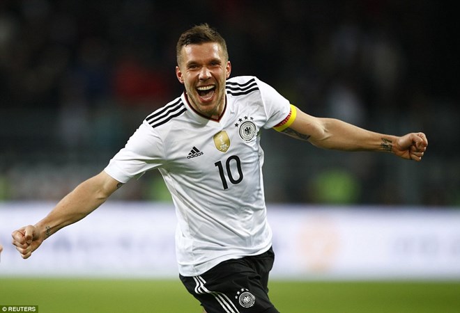 Podolski lập siêu phẩm giúp Đức hạ Anh trong ngày chia tay