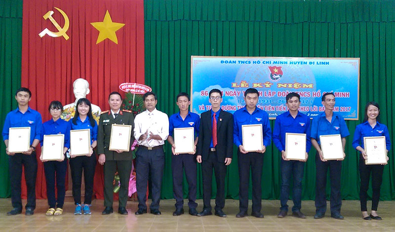 Di Linh tuyên dương thanh niên tiên tiến làm theo lời Bác